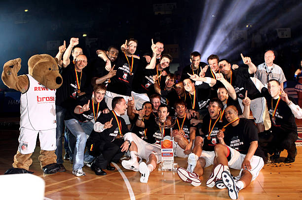 面对太阳队 面对太阳队