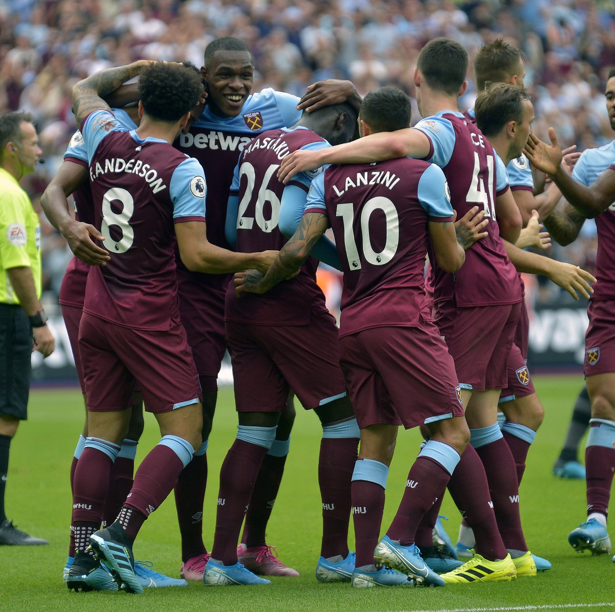 引发社交平 引发社交平